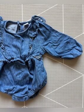 Old Navy|Baby girl Denim chambray long sleeve Romper with Ruffles•••Boho 6-12M